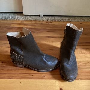 Reef boots size 6 (some flaws)